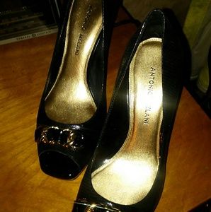Antonio Melanie Black and gold Peep toe heels.